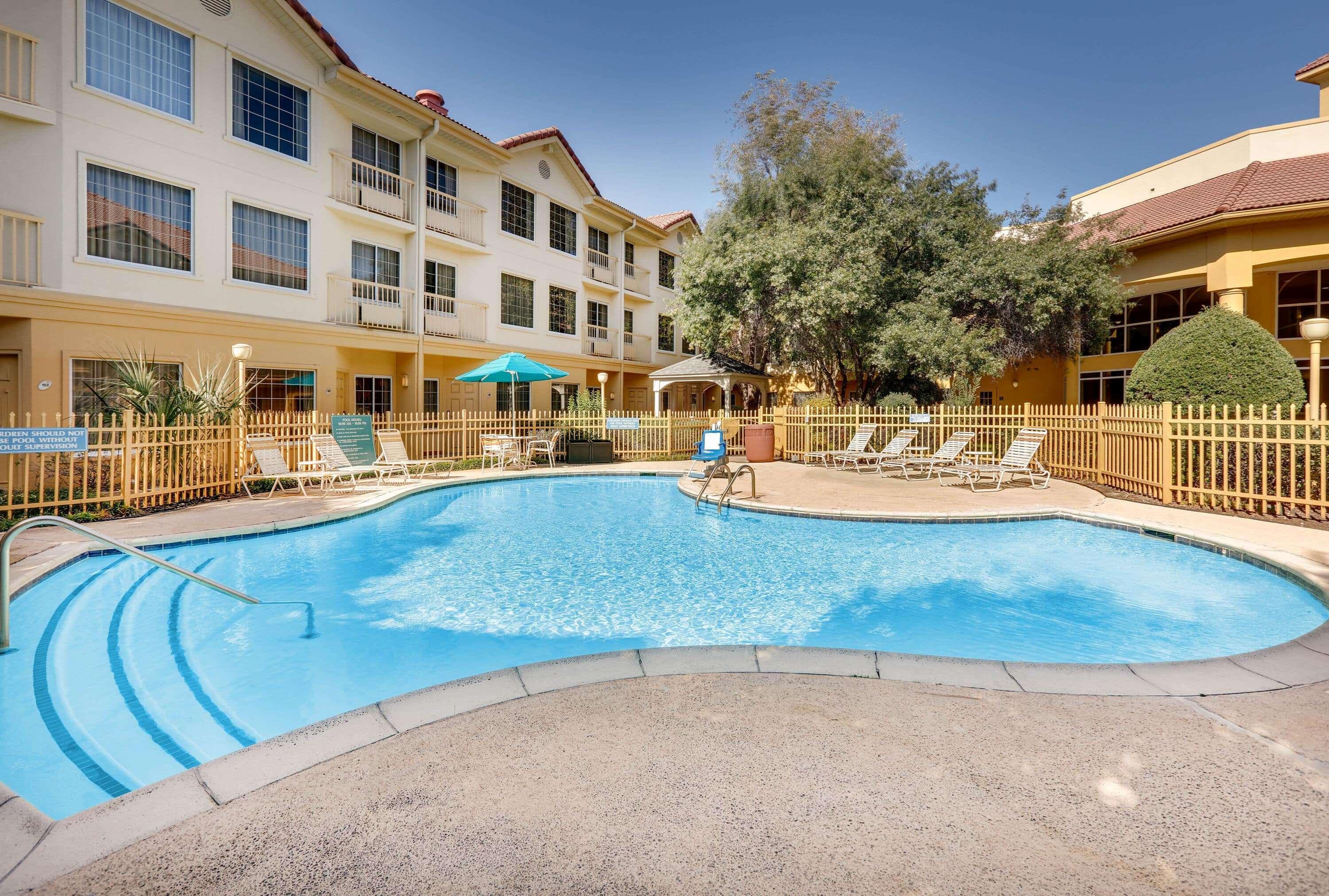 La Quinta By Wyndham Dallas - Addison Galleria Eksteriør billede