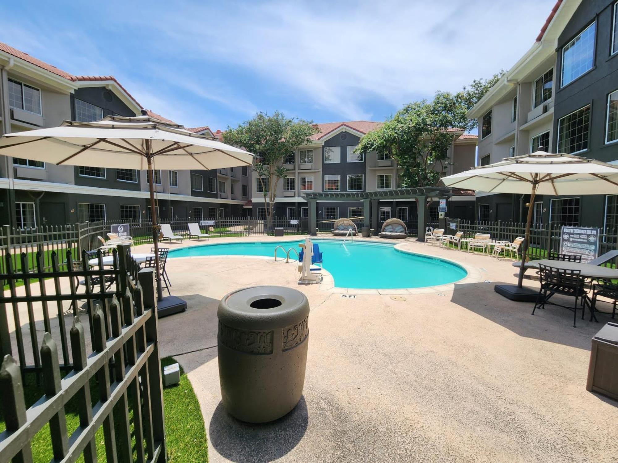 La Quinta By Wyndham Dallas - Addison Galleria Eksteriør billede
