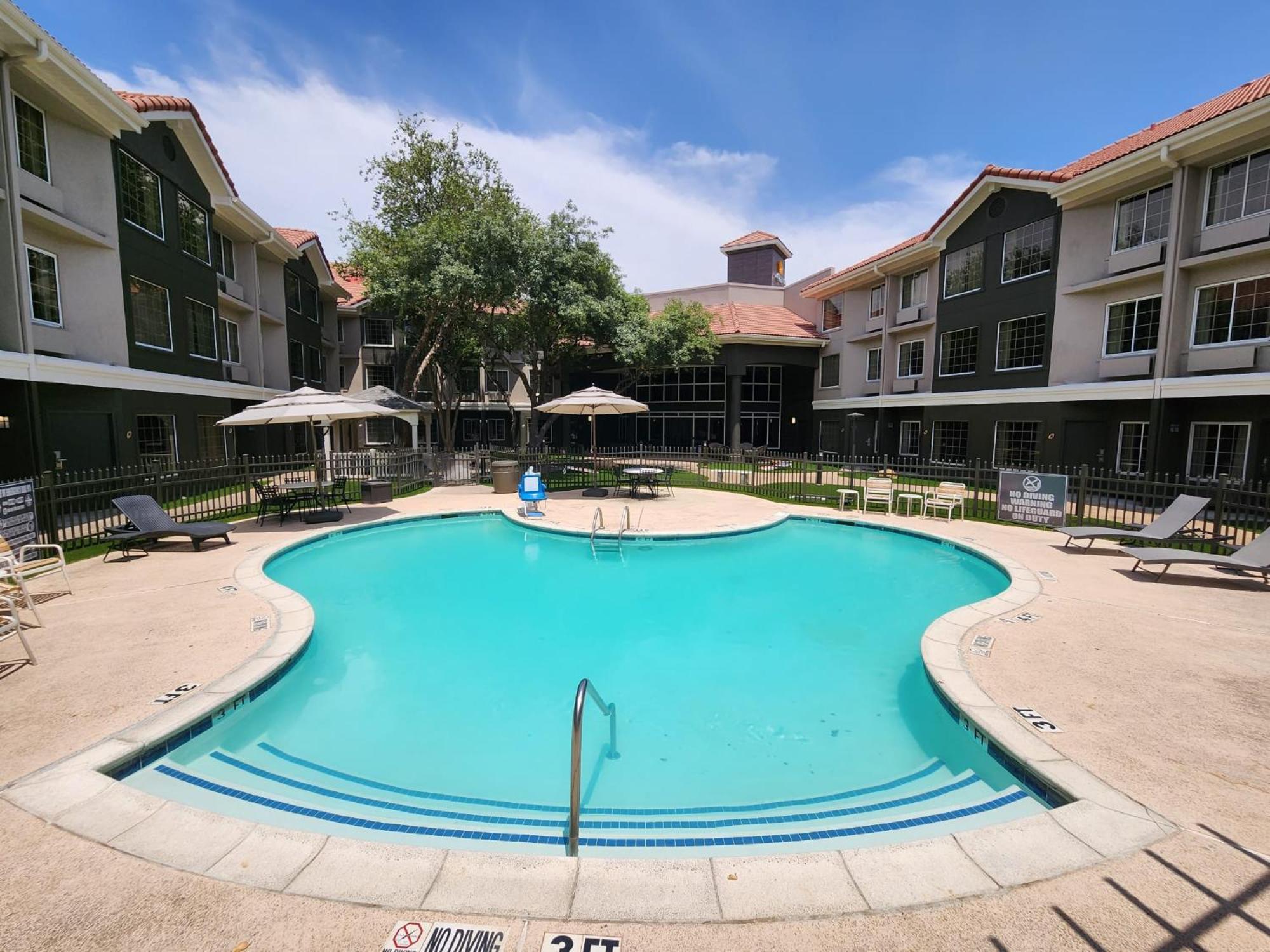 La Quinta By Wyndham Dallas - Addison Galleria Eksteriør billede