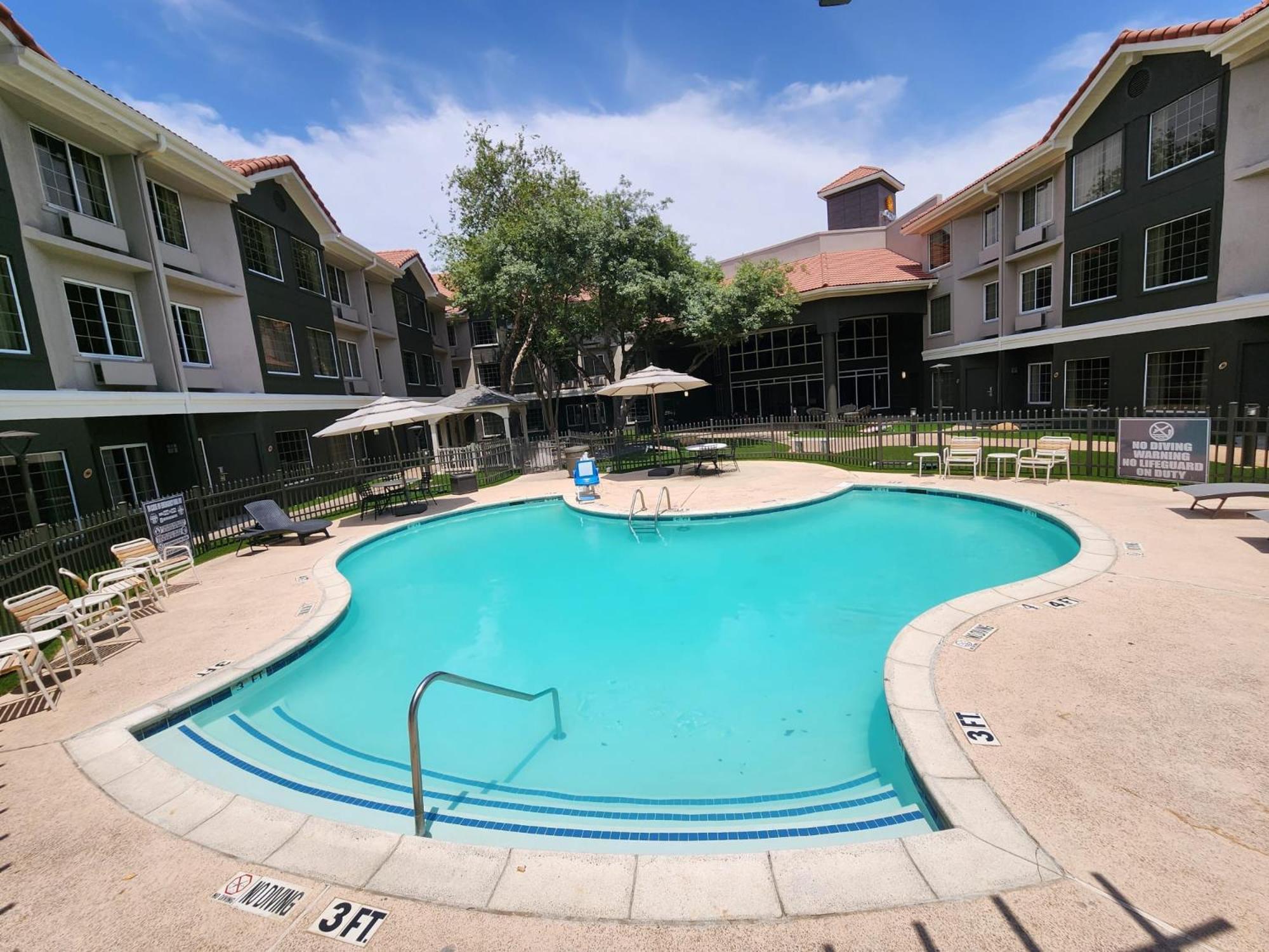 La Quinta By Wyndham Dallas - Addison Galleria Eksteriør billede