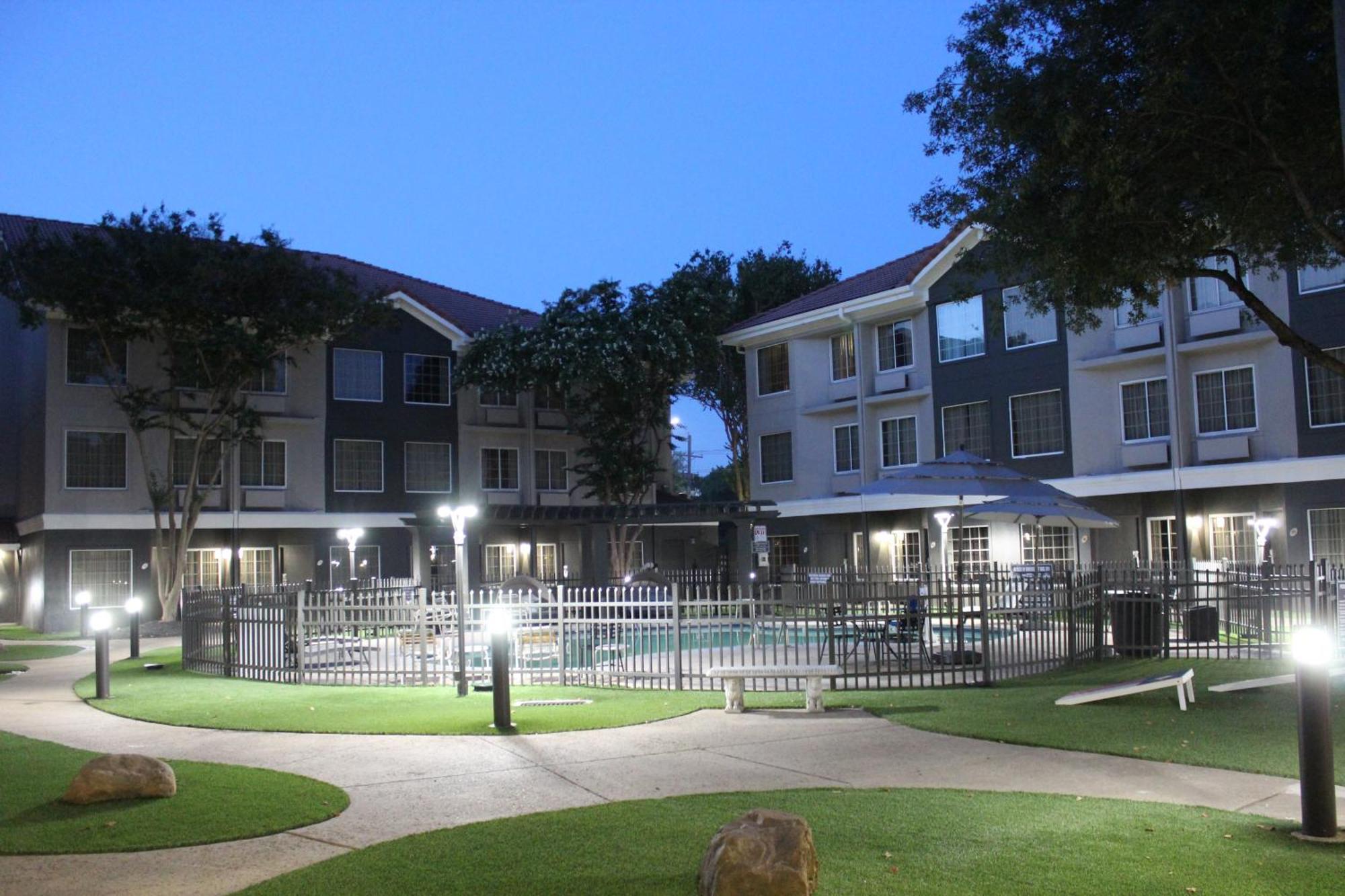 La Quinta By Wyndham Dallas - Addison Galleria Eksteriør billede