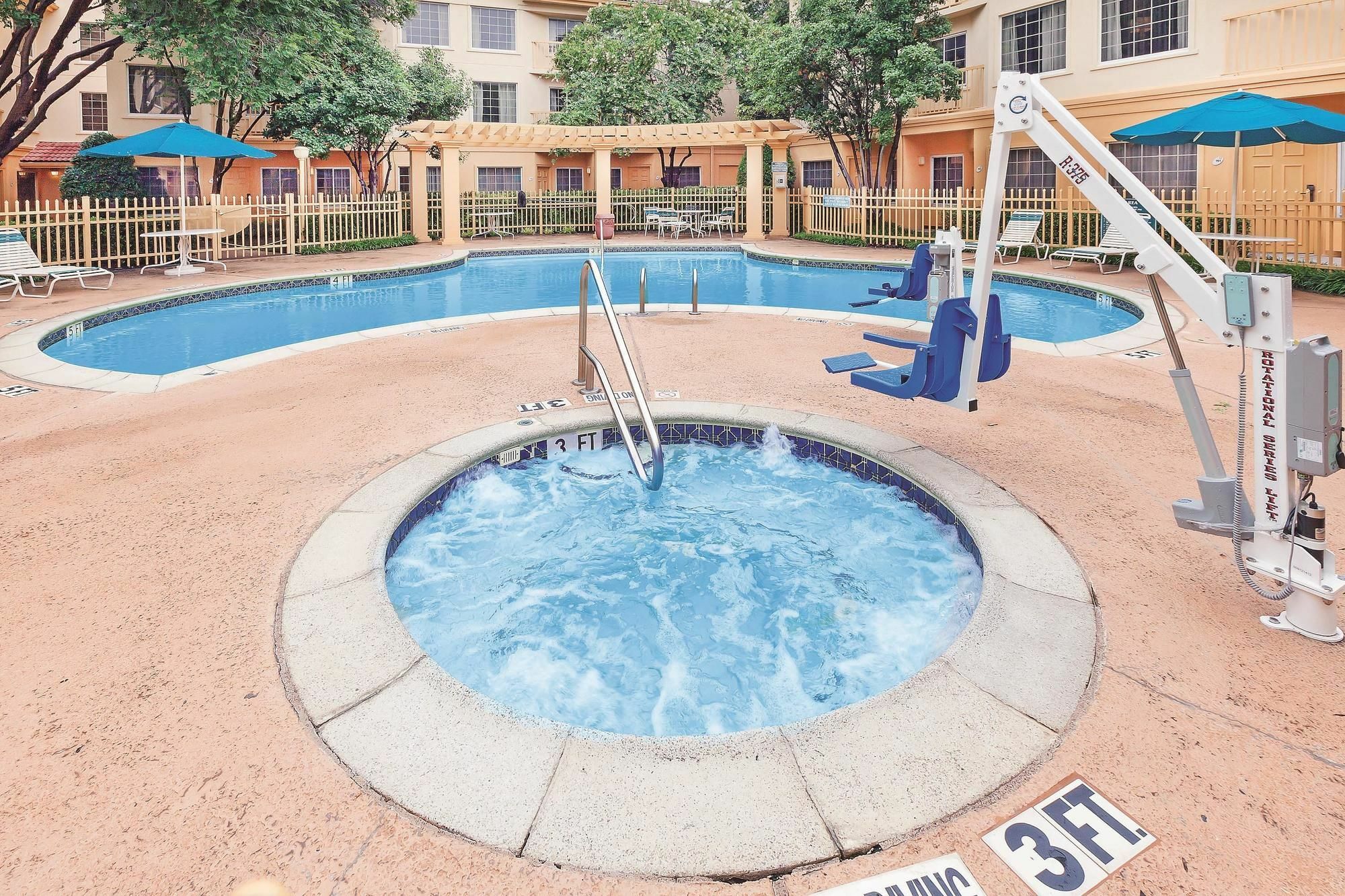 La Quinta By Wyndham Dallas - Addison Galleria Eksteriør billede